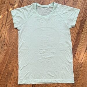 Lululemon swiftly, size 8